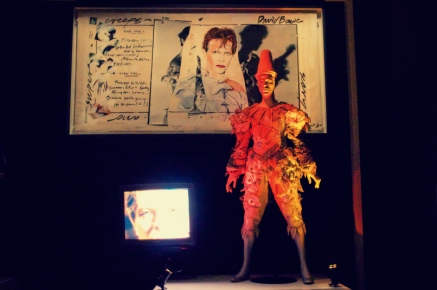 Natasha Korniloff: costume da Pierrot indossato da Bowie per la copertina di Scary Monsters e per il video di Ashes to Ashes.