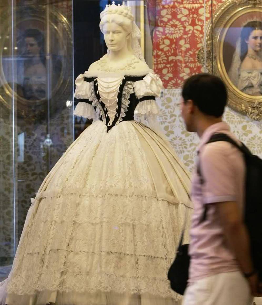 Replica dell'abito da Regina d'Ungheria di Elisabetta d'Austria, Sisi Museum, Hofburgh, Vienna