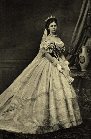 Fotografia ufficiale di Elisabetta come Regina d'Ungheria