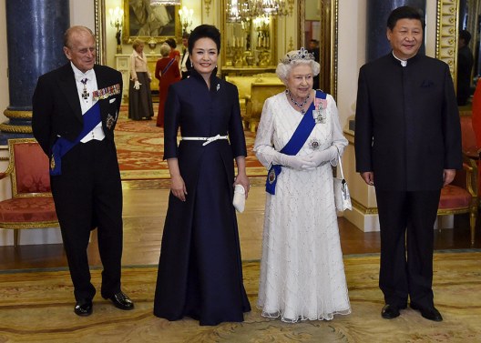 anche la moglie del presidente cinese e la Regina Elisabetta hanno sfoggiato dei bellissimi look!