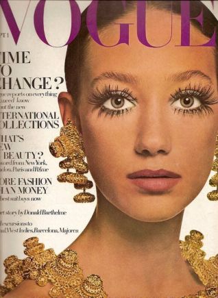 Un'altra copertina di Vogue, questa volta con Marisa Berenson. Credo che abbia anche lei un cut crease, ma molto soft, se non fosse per le lunghissime ciglia finte!