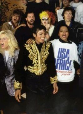 nel video di We Are the World, realizzato a scopo benefico nel 1985, Michael canta assieme ad un gruppo di celebrità della musica pop, tra i quali spicca decisamente per il suo look: ovviamente una divisa militare, riccamente decorata con ricami dorati.