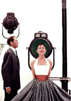Audrey fotografata da Richard Avedon assieme al marito Mel Ferrer