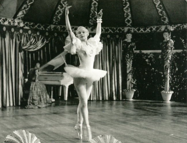 scena del film in cui Audrey danza