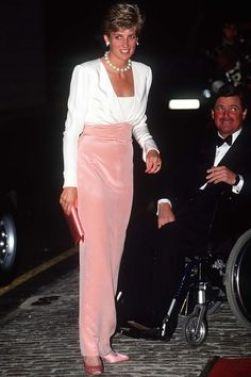 18 luglio 1992, London Coliseum. Bellissimo abito di Catherine Walker