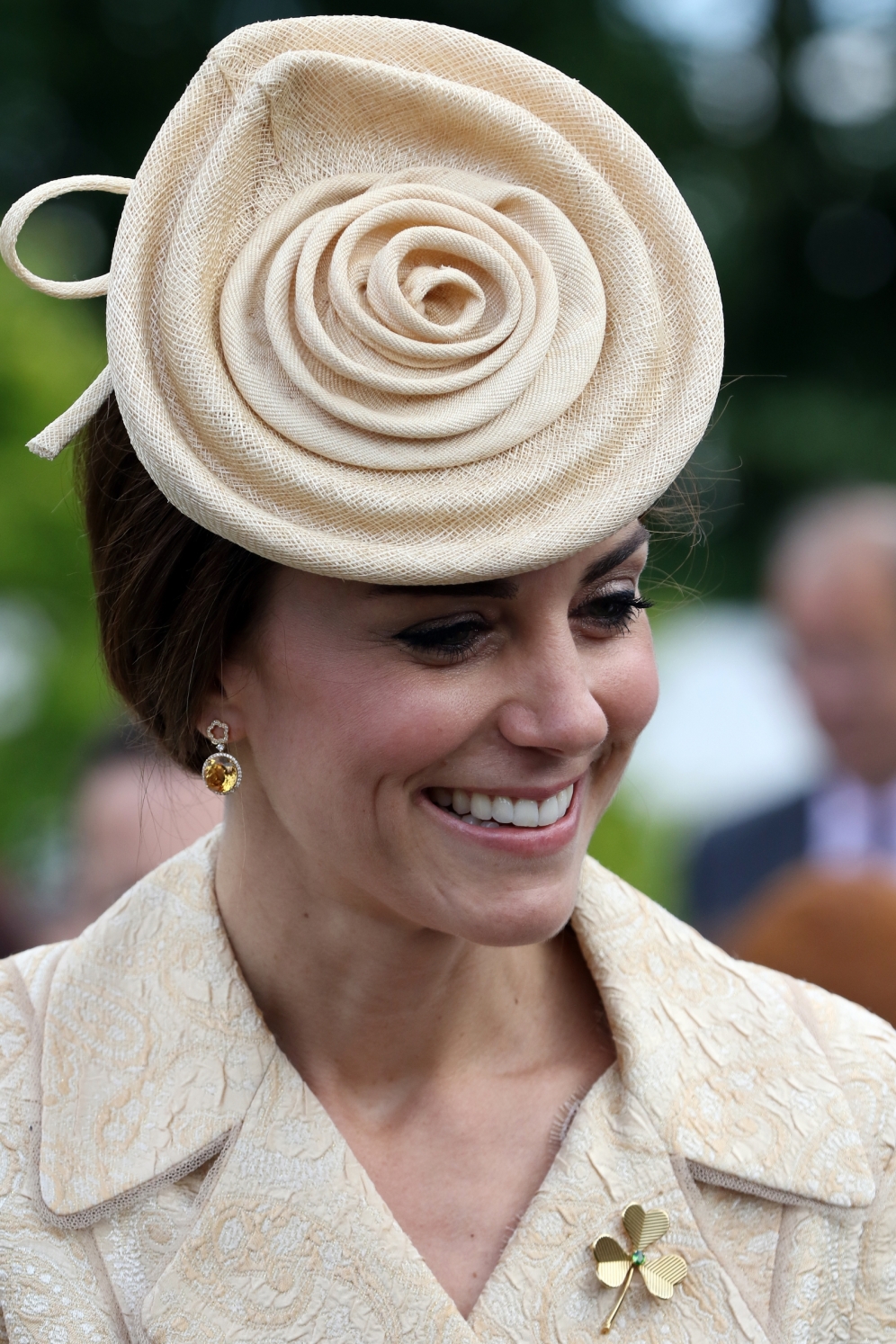 15 giugno 2016. Kate ha aggiunto al look un nuovo cappello a forma di grande rosa.