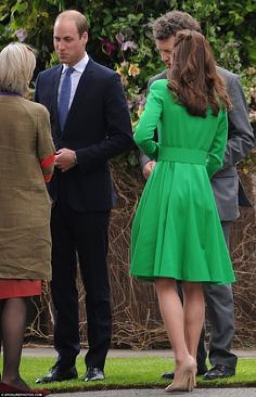 23 maggio. Anche questo cappotto era già stato indossato da Kate, nel 2014 a Canberra.