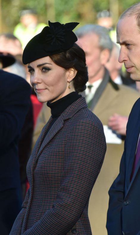 kate-middleton-at-a-wreath-laying-ceremony-to-mark-the-100th-anniversary-of-the-final-withdrawal-from-the-gallipoli-peninsula-at-the-war-memorial-cross-01-10-2016_4