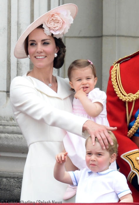 The Duchess of Cambridge11 giugno 2016. Il resto dell'outfit invece è quello creato da Alexander McQueen per il battesimo della principessa Charlotte.