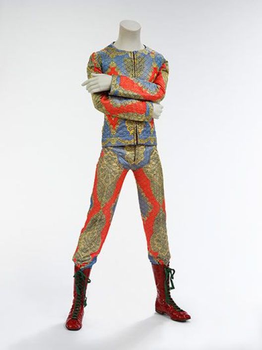 la tuta multicolore indossata da Bowie-Ziggy era disegnata da Freddie Buretti