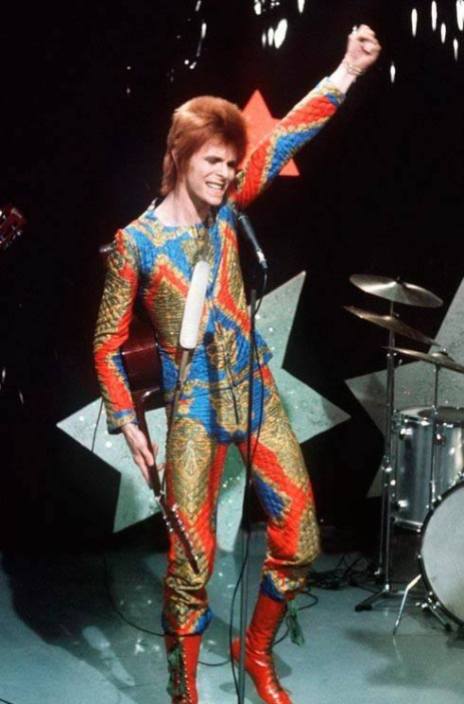 il 5 luglio 1972 Bowie si esibì con gli Spiders from Mars a Top of the Pops , dove fece una famosissima esecuzione di Starman