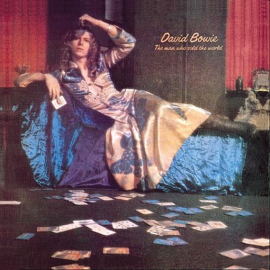 Sulla copertina dell'album, David appare ritratto in una posa decadente, steso su divano e con un mazzo di carte sparso per terra.