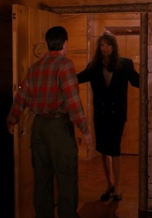 Denise Bryson è David Duchovny, successivamente diventato famoso come agente Mulder di X Files.