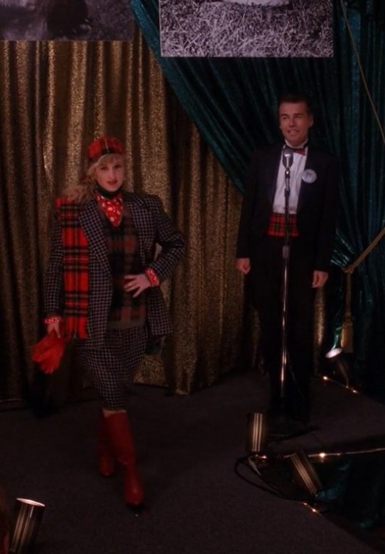uno dei momenti più buffi della seconda stagione è la sfilata di Lucy e Andy, presentati dall'esperto di moda Dick Tremaine