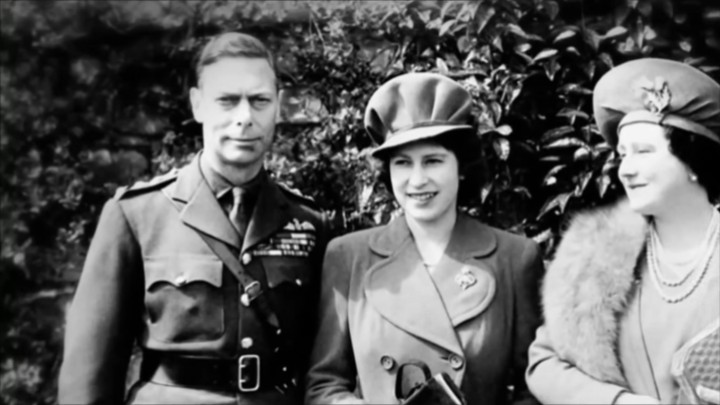 Elisabetta con i genitori, Giorgio VI ed Elisabetta