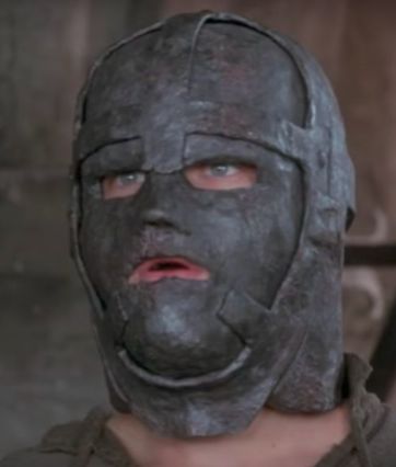 La leggendaria maschera di ferro come rappresentata nel film