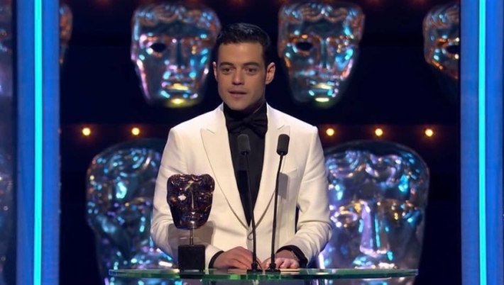 Rami Malek ritira il premio per miglior attore protagonista per la sua interpretazione di Freddie Mercury